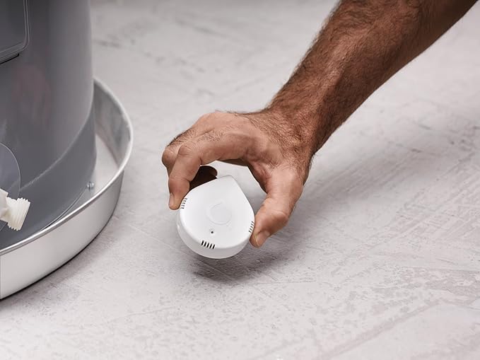 Moen Flo Smart Water Leak Detector, White, 4-Pack 920-005 + 2-Pack 6-Foot Leak Sensing Cable - Image 2