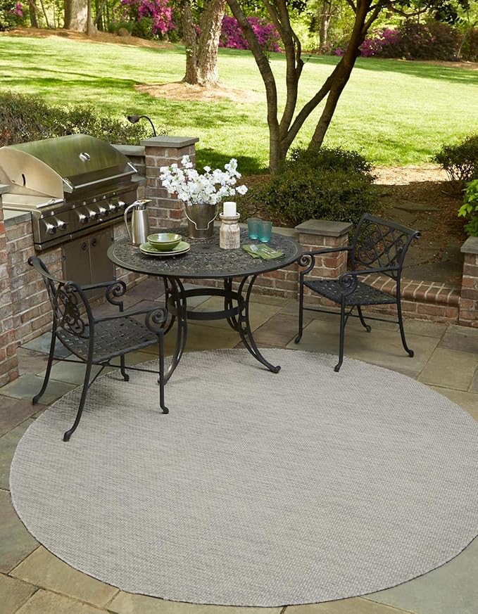 Unique Loom Outdoor Solid Collection Area Rug (6' 1" Round Light Gray/Ivory) by UniqueLoom