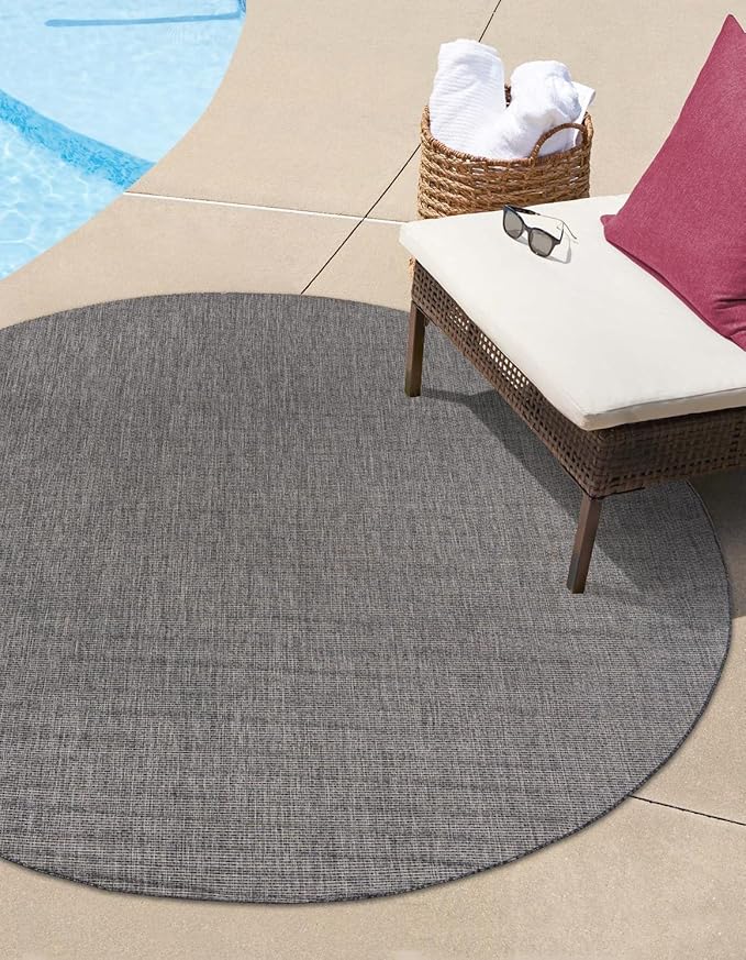 Unique Loom Outdoor Solid Collection Area Rug (4' 1" Round Black/Ivory) by UniqueLoom