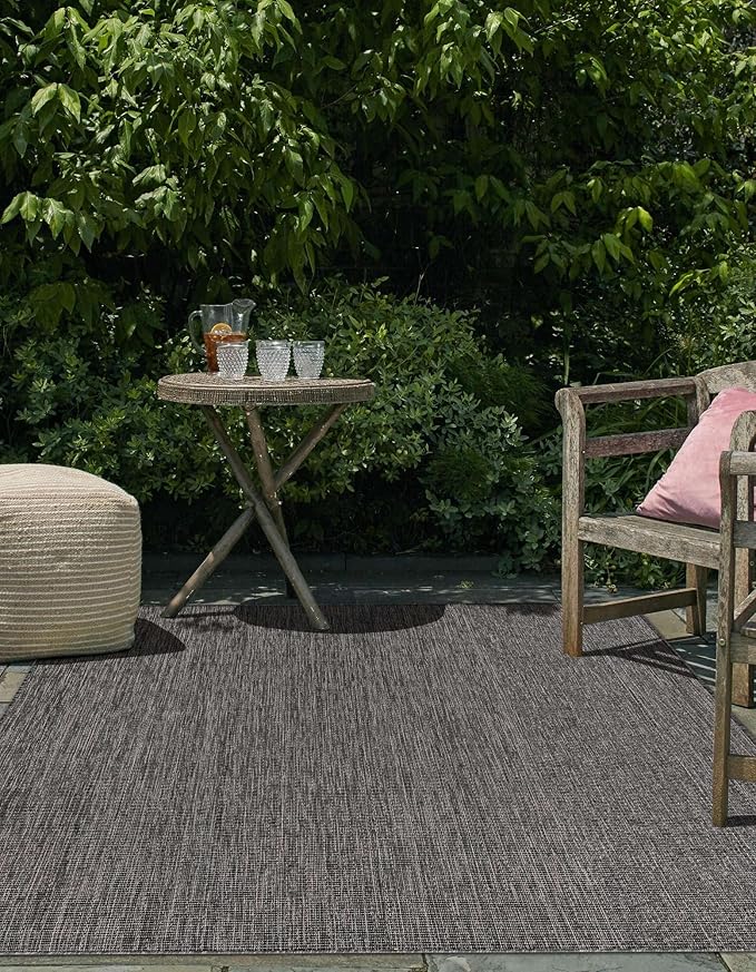 Unique Loom Outdoor Solid Collection Area Rug (5' 3" x 7' 1" Rectangle Black/Ivory) - Image 4