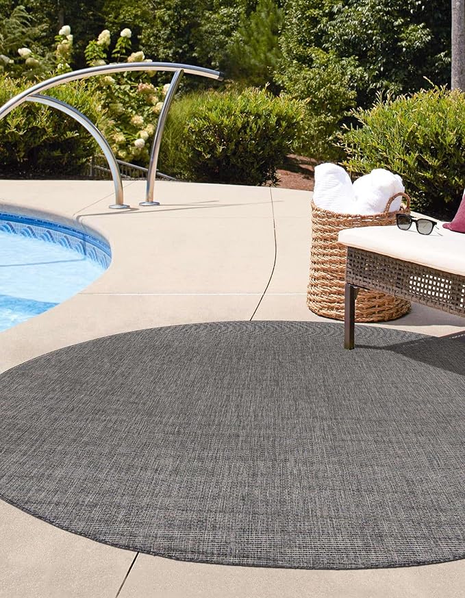Unique Loom Outdoor Solid Collection Area Rug (6' 1" Round Black/Ivory) - Image 4